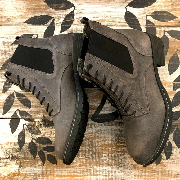 Very G Shoes - NWT Very G gray & black double-laced boot w/zipper closure! Size 10.